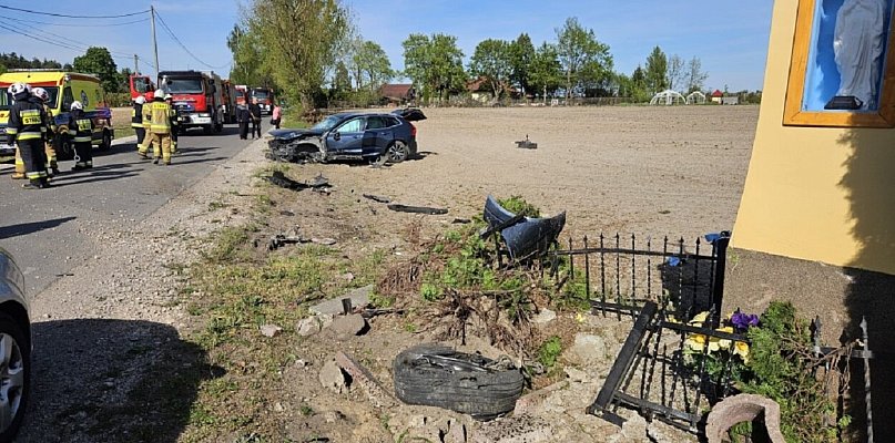 W kapliczkę i na dach. Niebezpiecznie w Brzozówku