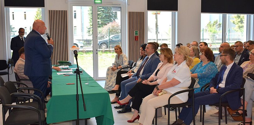 Są pieniądze dla naszych samorządów, umowy z marszałkiem podpisane
