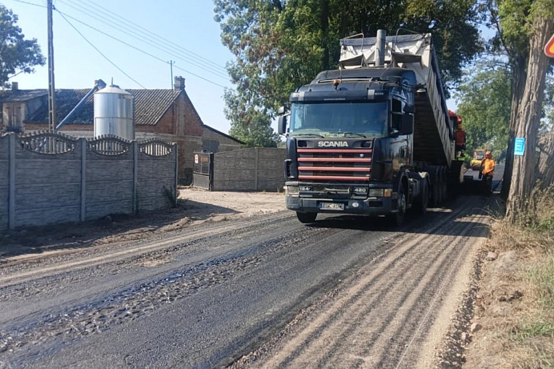 Trwa remont drogi powiatowej Złota - Dębsk