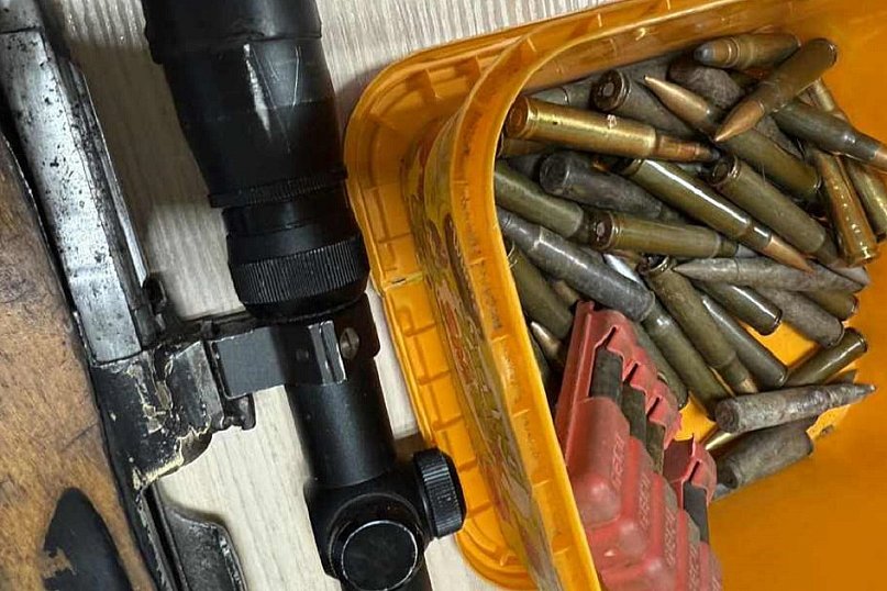 Broń i narkotyki u 46-latka