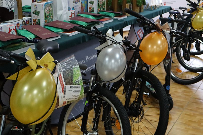 Podsumowano zbiórkę puszek i makulatury