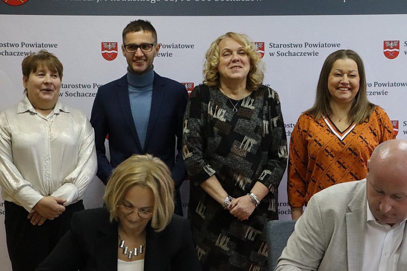 Podpisanie umowy na rozbudowę drogi Żdżarów - Rybno