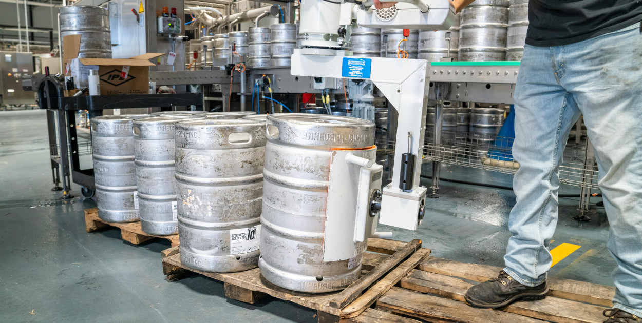 Kto realizuje odbiór odpadów niebezpiecznych?