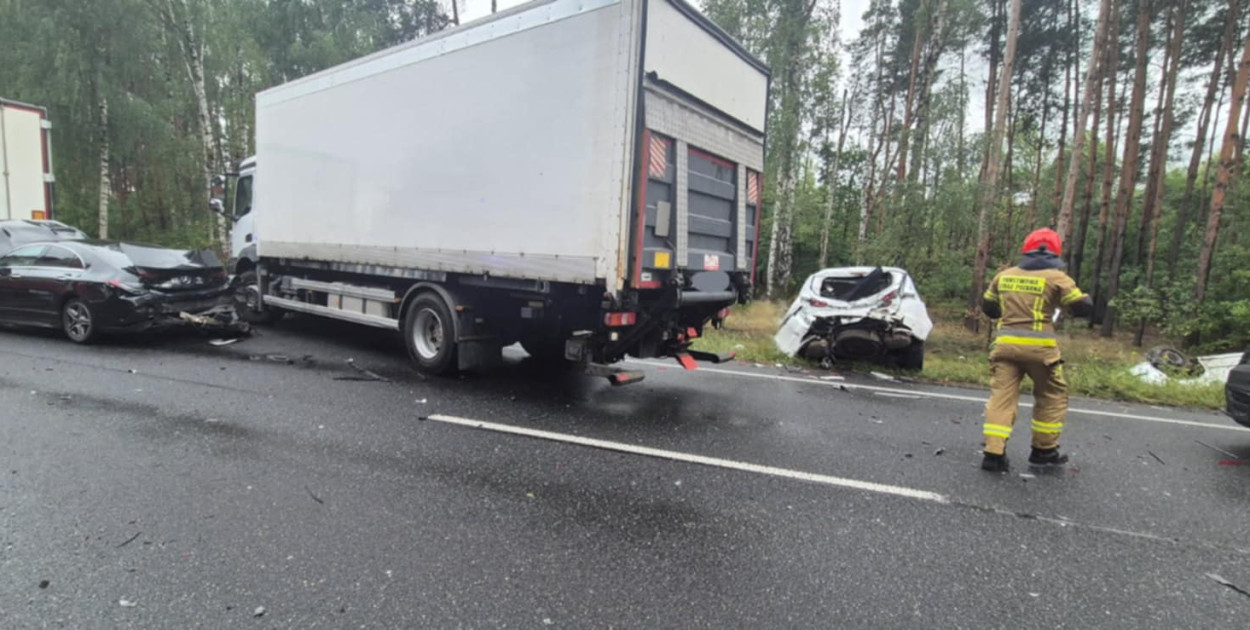 Wielki paraliż Sochaczewa. Karambol na 5 aut przy rondzie w Kuznocinie