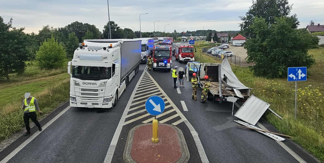 Zderzenie ciężarówek w Kamionie. Relacja i zdjęcia strażaków