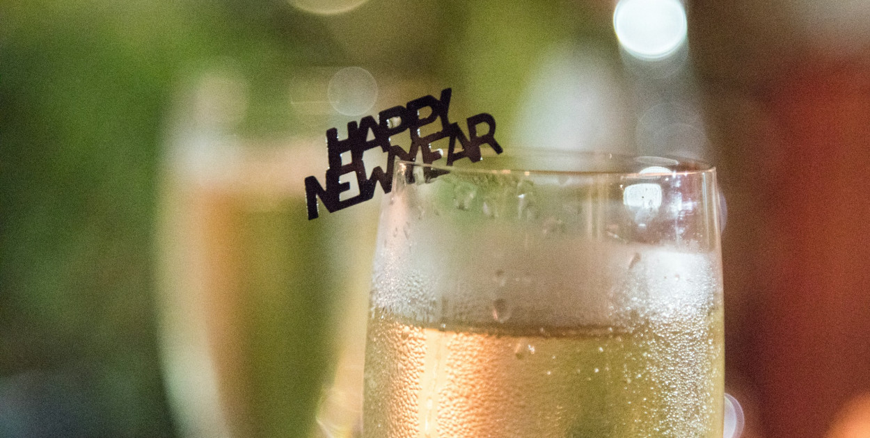  https://unsplash.com/photos/a-close-up-of-a-glass-of-champagne-Sxn-h0gEUWI