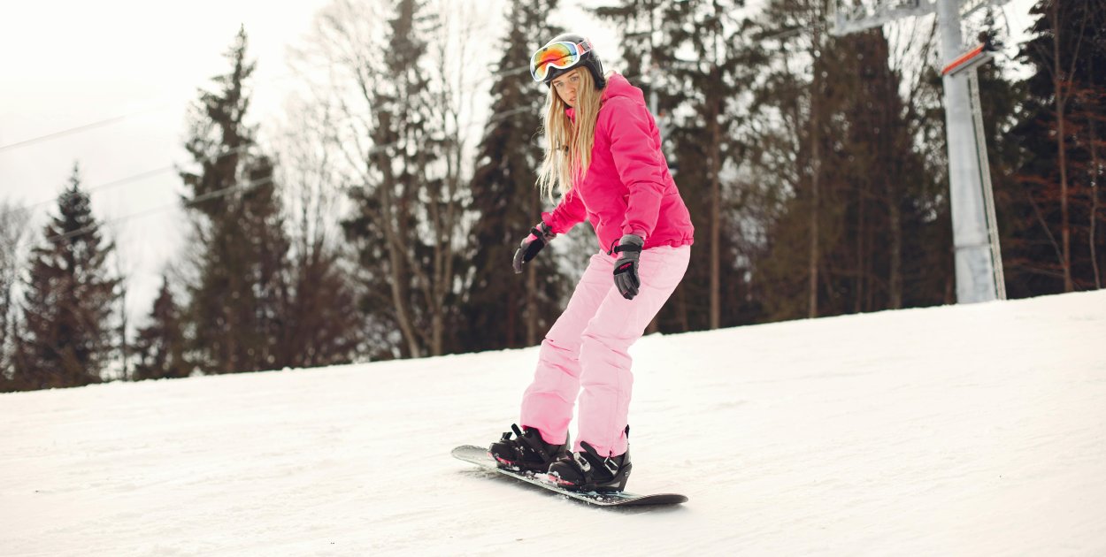 Modnie czy wygodnie? Co nosić podczas uprawiania sportów zimowych?