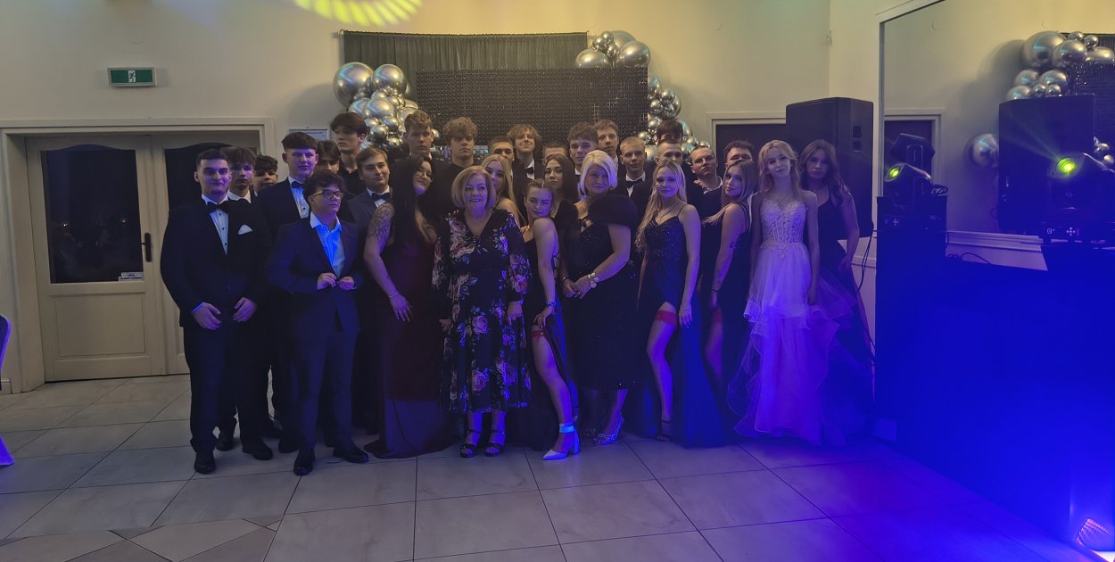 Studniówka uczniów LO im. Jerzego Krupy w Sochaczewie