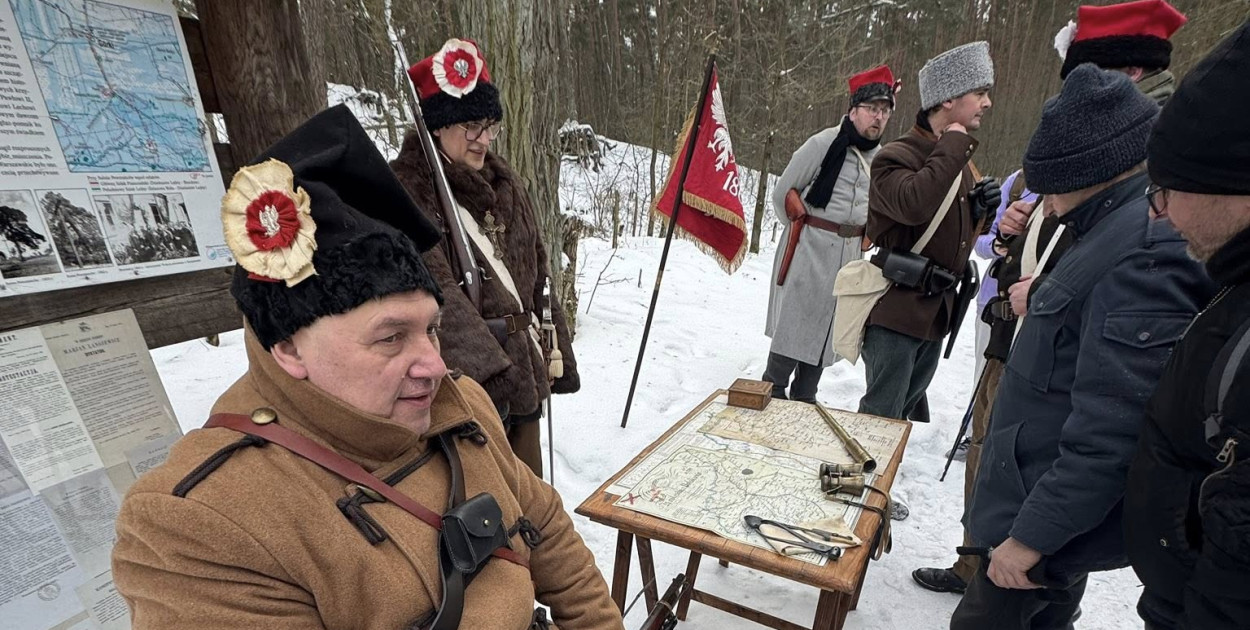Podążali szlakiem powstania styczniowego, pierwszy raz w zimowej scenerii