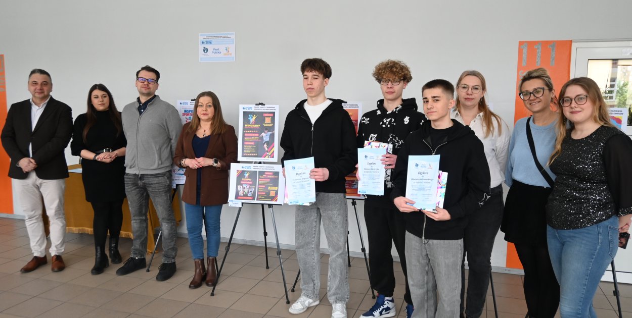 Młodzi zdolni z Ogrodnika zaprojektowali plakaty i ulotki, pomógł grant