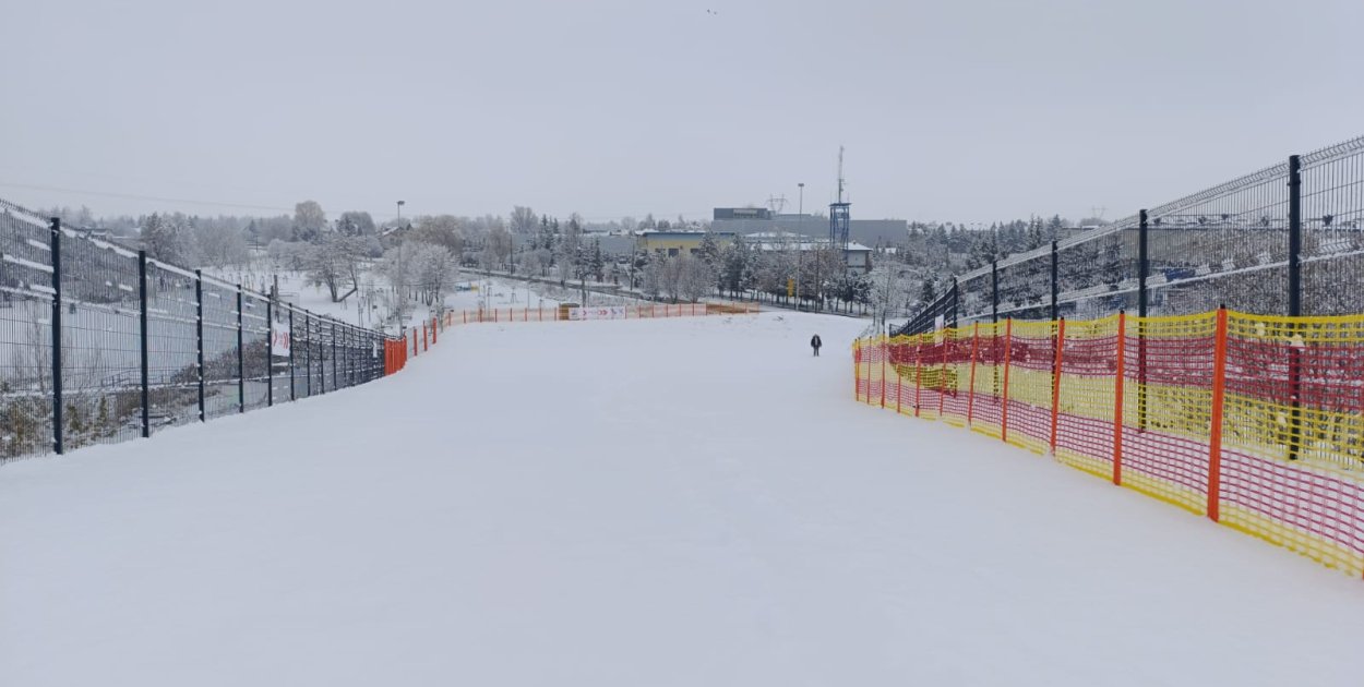 Górka saneczkowa w Błoniu: pełna profeska