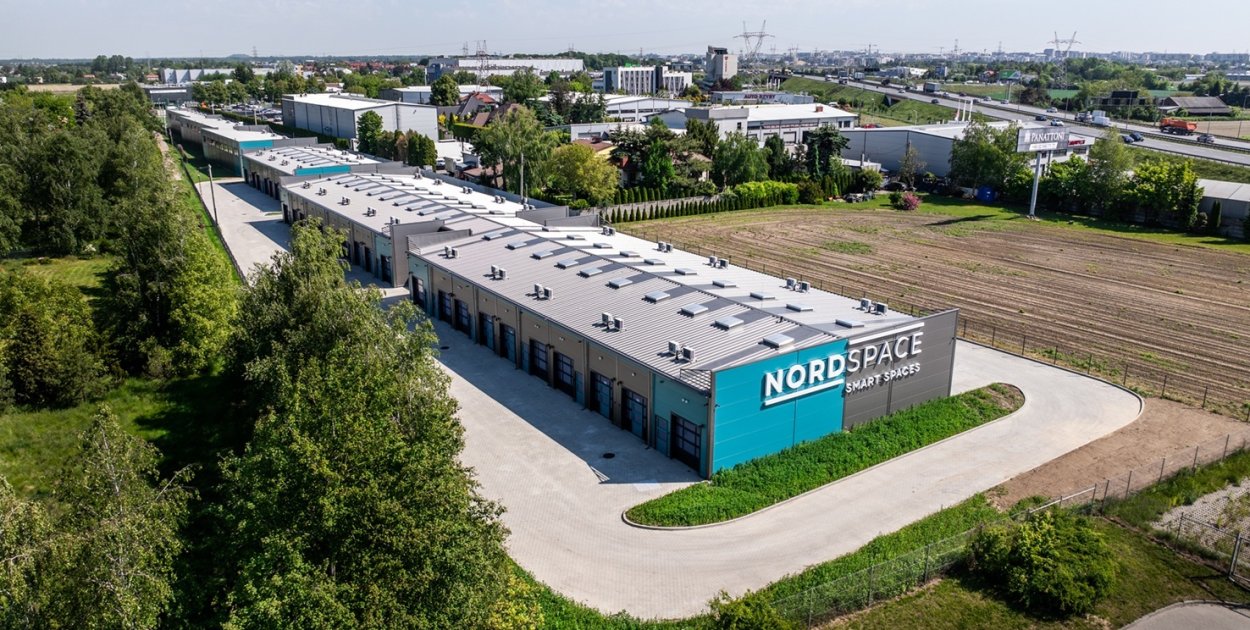 Magazyn z biurem – praktyczne rozwiązanie dla firm i osób prywatnych