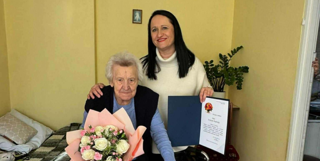 Wójt Gminy Młodzieszyn w odwiedzinach u najstarszej mieszkanki