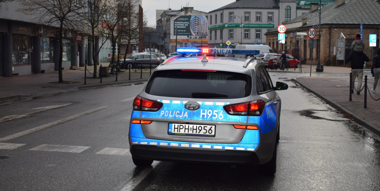 Zderzenie z latarnią na Fabrycznej. Kierowca miał 4 promile