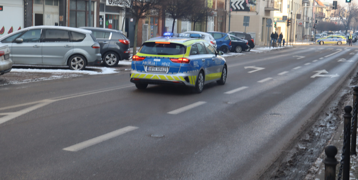 Chciała sprzedać płaszcz, zamiast dostać, straciła pieniądze