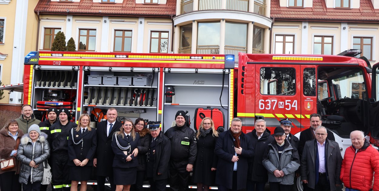 OSP Nowe Mostki na sesji rady gminy, nowy wóz ma coś, czego stary nie miał