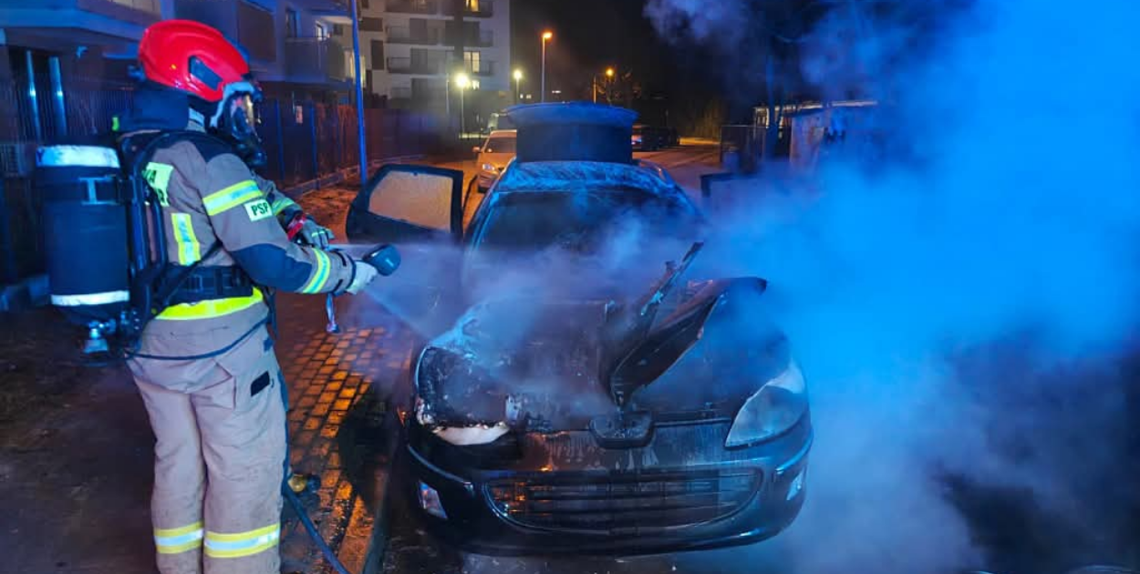 Pożar osobówki na Niemcewicza