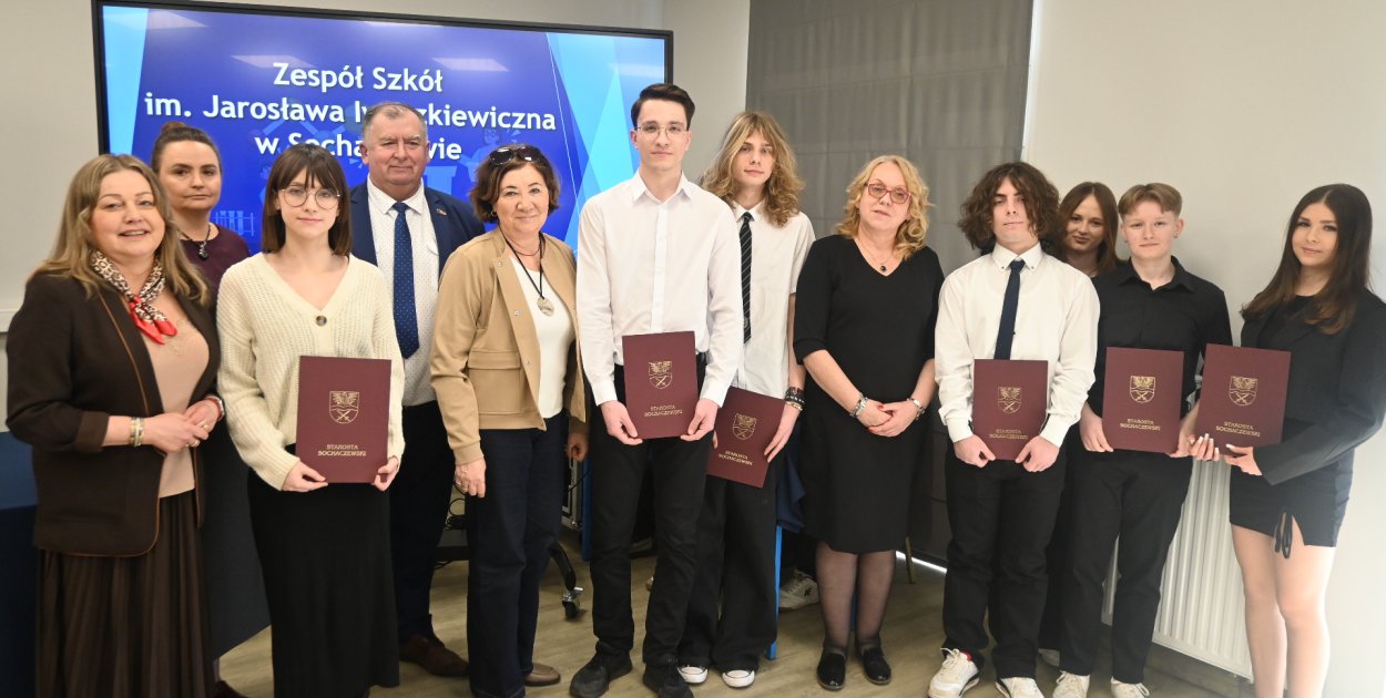 Stypendia starosty rozdane. Najwyższa średnia w powiecie to 5,41