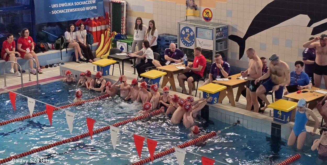 Otyliada w Sochaczewie. Pływają przez całą noc