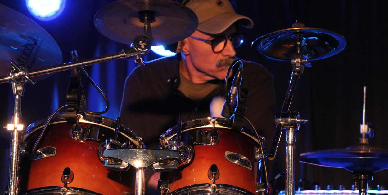 SCK: Włostowski z obiektywem w talerzu i doniczce z muzycznym finałem