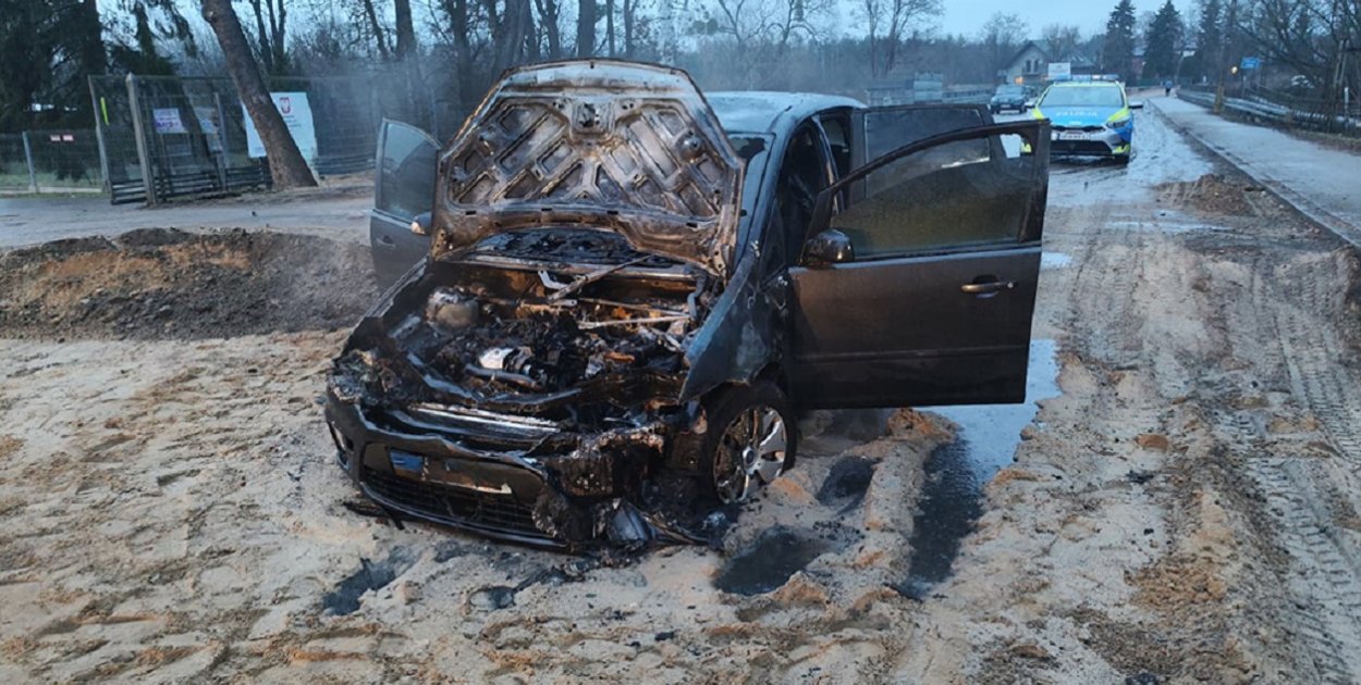 Pożar samochodu na remontowanym odcinku al. 600-lecia