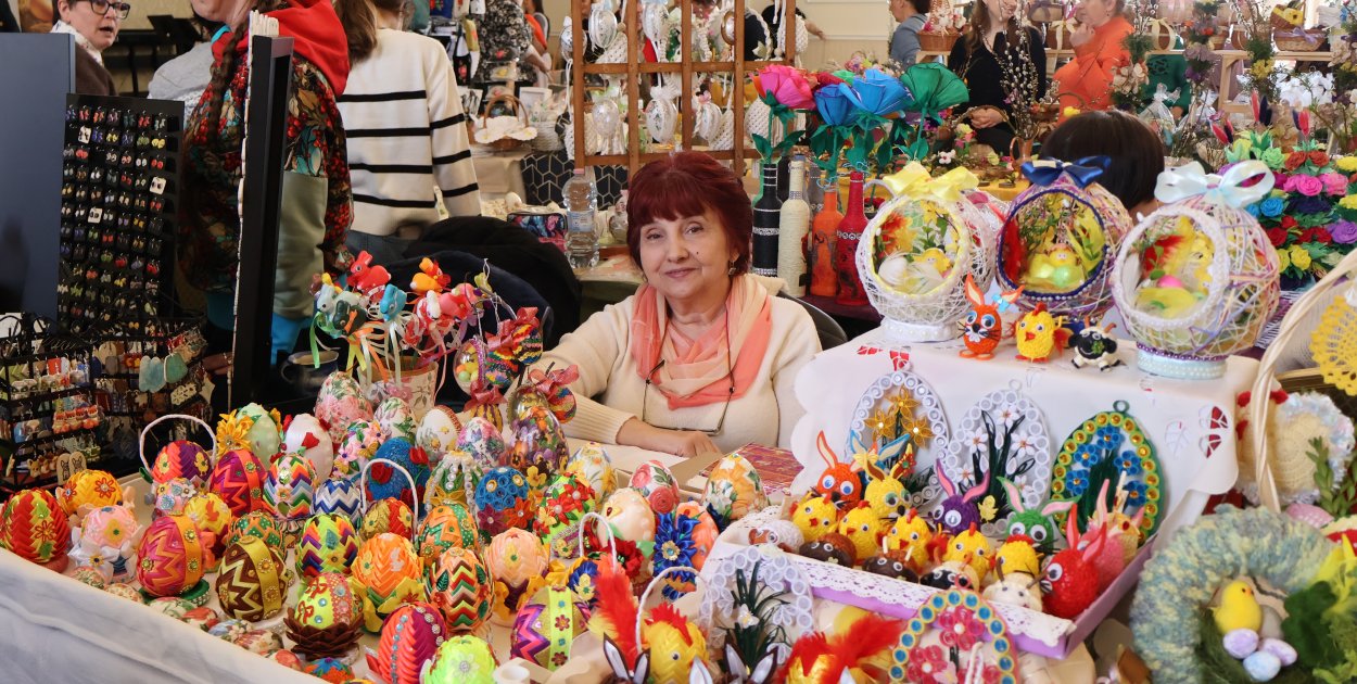 Powiatowy Kiermasz Wielkanocny: pierogi z białą kiełbasą i upominki