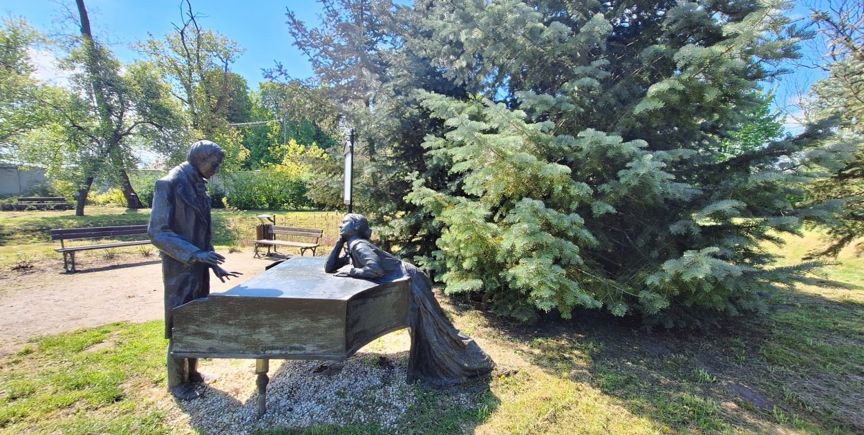 Easter Fun: Wielkanocna Gra Rodzinna w parku w Sannikach