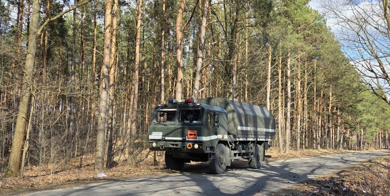 Bombowe znalezisko Sochaczewskiej Grupy Odkrywców, na miejscu saperzy