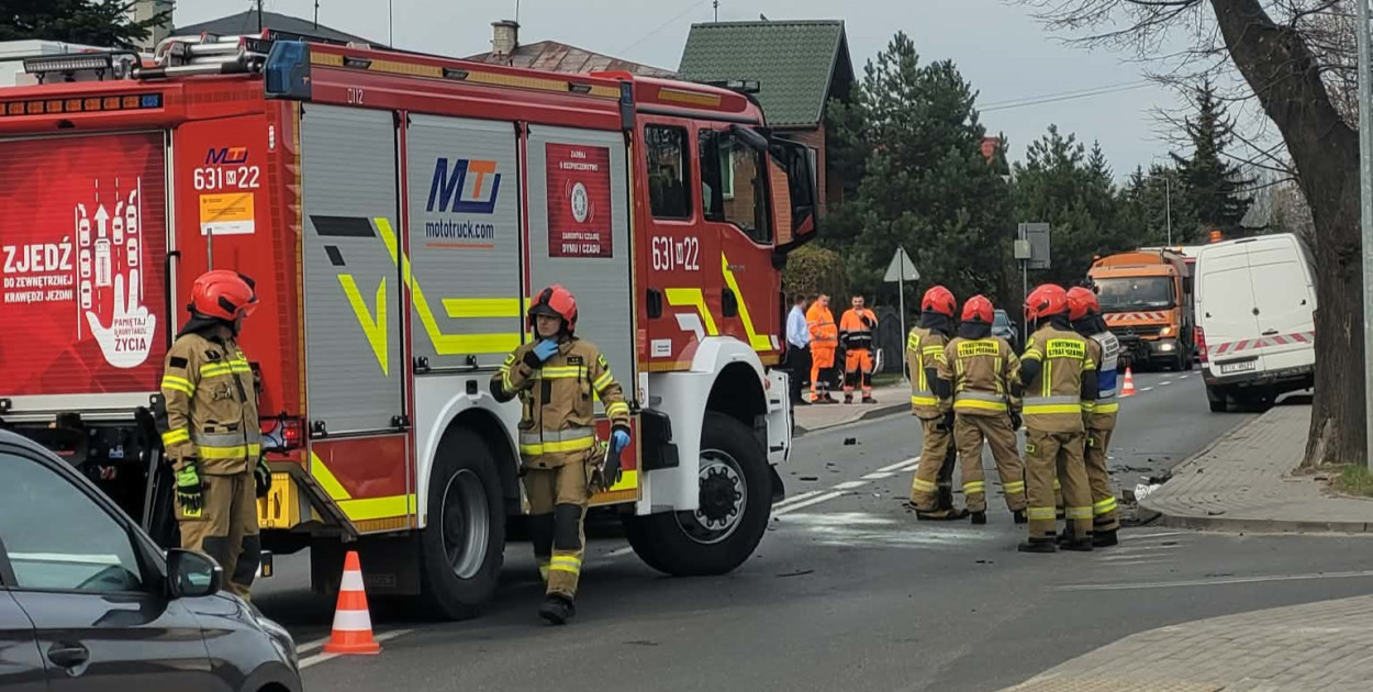 Akcja ratunkowa na Staszica: zderzenie osobówki z busem
