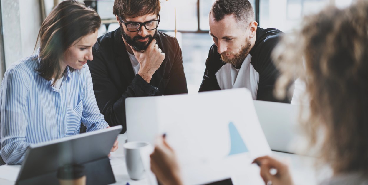 Mikrofaktoring czy tradycyjny faktoring – co lepsze dla małej firmy