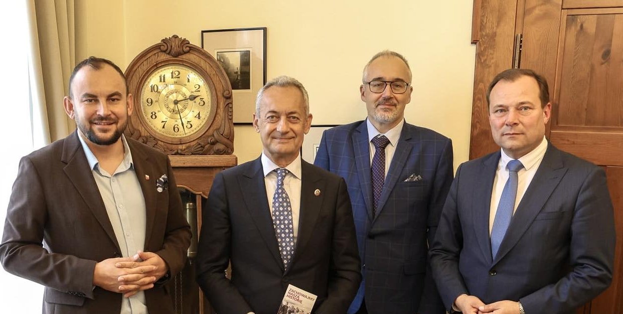 Sztandar 68. Pułku Piechoty: jest pospolite ruszenie