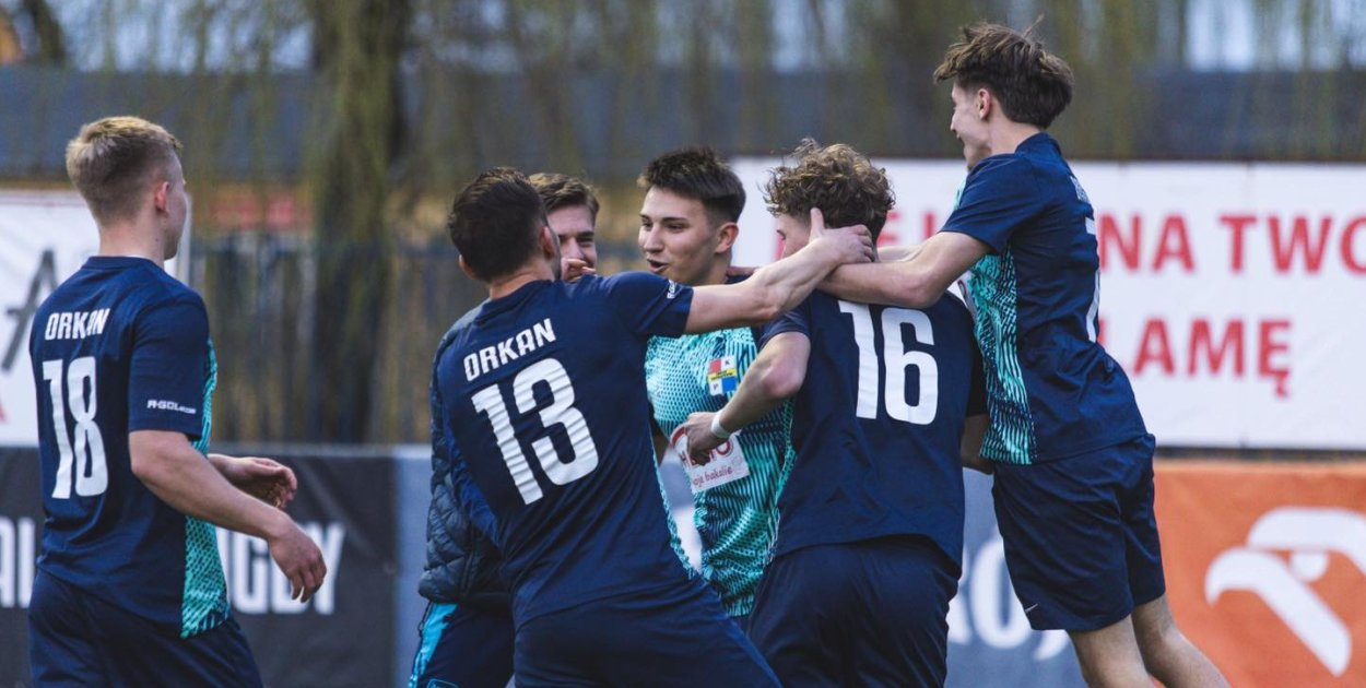 Orkan z liderem na remis. Gotard goni