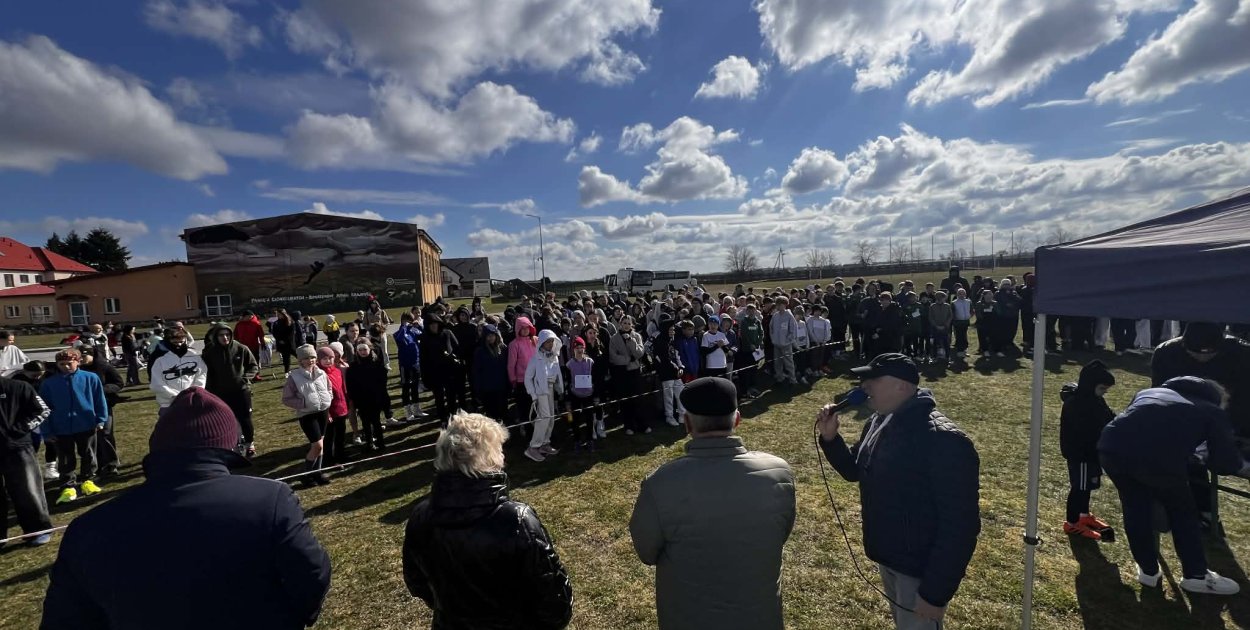Pobiegli przełaje. Wielki dzień w Brzozowie Starym