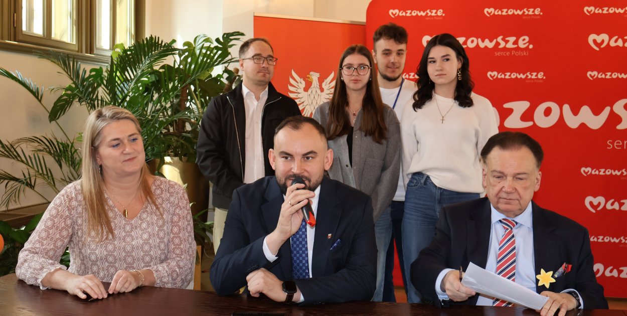 Jest kasa dla naszych samorządów, burmistrz Janiak: pióro nie schnie